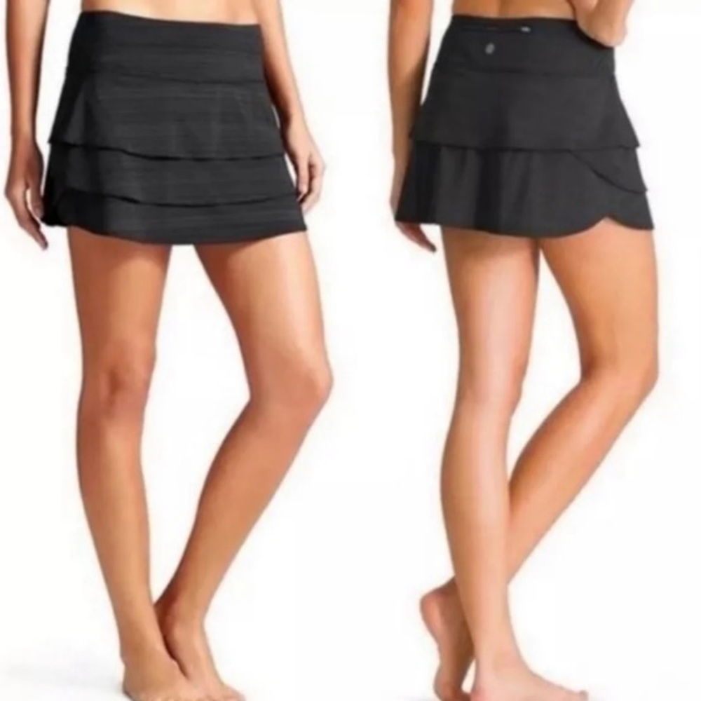 Athleta Swagger Tiered Skort Size Large in Grey/Black